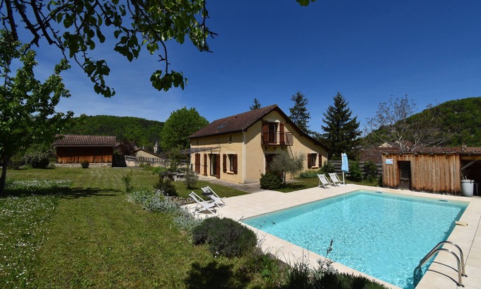 Daglan House | Chez Fabrice - large heated private pool and enclosed garden