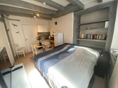 Chambon-sur-Voueize Apartment | Chez Nono - Studio chaleureux proche thermes