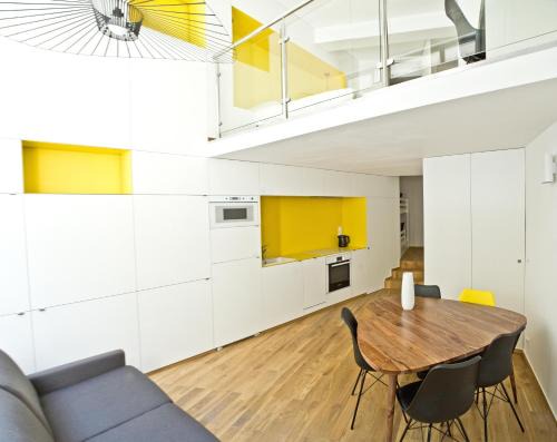 Porte-Saint-Martin Apartment | Chez vous - Marguerite et Emile
