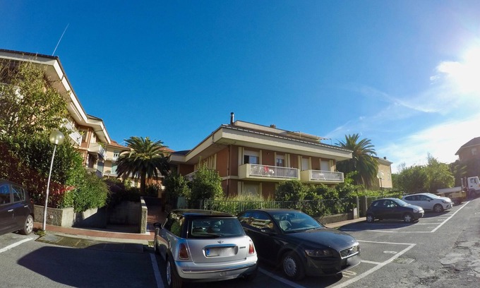 Rezza Apartment | Chiavari apartment with reserved parking space in a residential context