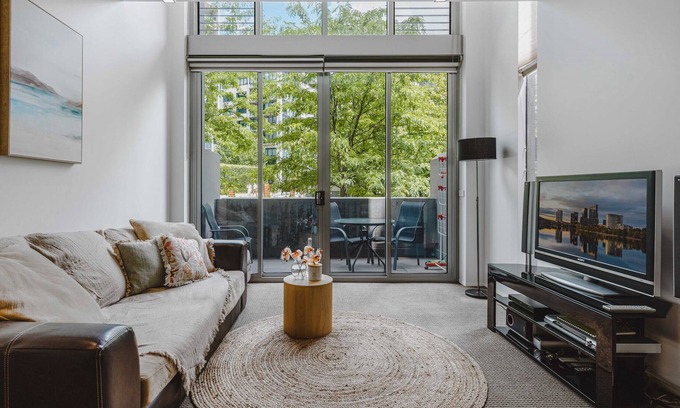 Capital Hill Apartment | Chic 1-Bed Apartment near Parliament House