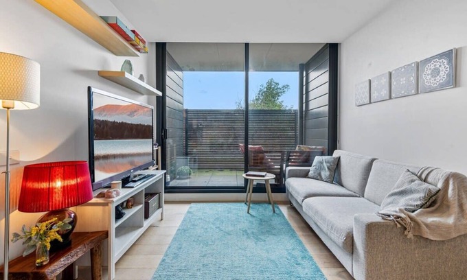 Doncaster Apartment | Chic 1-Bed Near Park, Function Centre and Shops