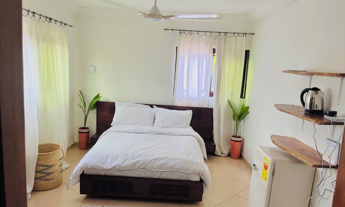 Accra Apartment | Chic 1-bedroom apartment in marvelous Accra with housekeeping, WiFi