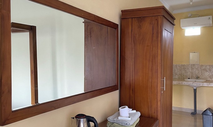 Kutuh Kaja Apartment | Chic 1-bedroom apartment in charming Bali with WiFi, AC. Hot and cold water