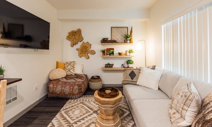 Central Tacoma House | Chic 1-bedroom, Gym, Pool, Near Downtown & Restaurants