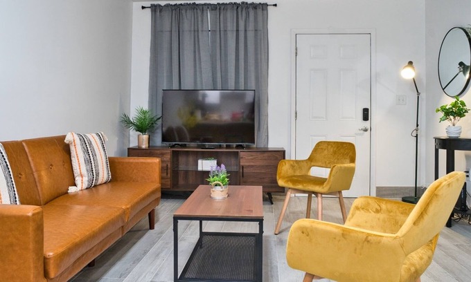 East Little Havana Apartment | Chic 2 Bedroom in the heart of Miami! Entire stay