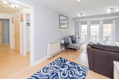 Basingstoke Apartment | Chic 2-bedroom Retreat 7 Mins To Station&shop