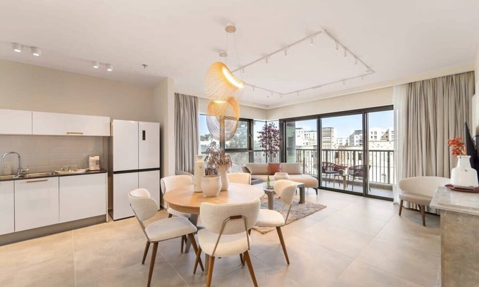 Mea She'arim Condo | Chic 2BDR Parking/Terrace In City Center