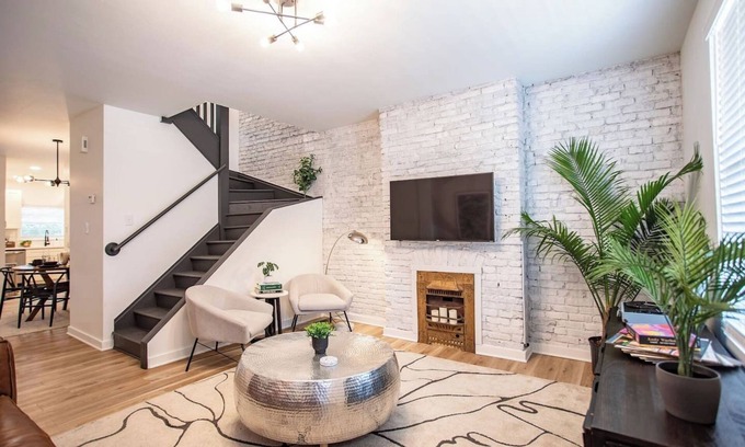 Mount Washington House | Chic 2BR Luxury Urban Retreat