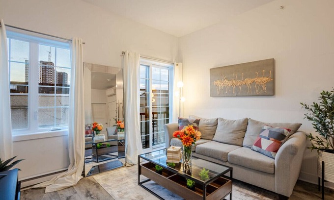 Griffintown Apartment | Chic and Spacious 3 Bedrooms in Griffintown