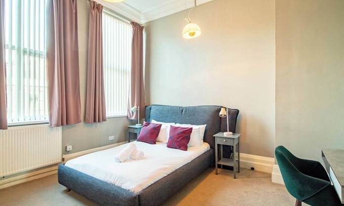 Sheffield Apartment | Chic Apartment Near City Center in Sheffield