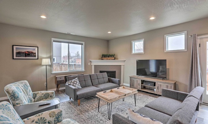 Larkspur House | Chic Bend Home w/Deck < 3 Mi to Downtown!