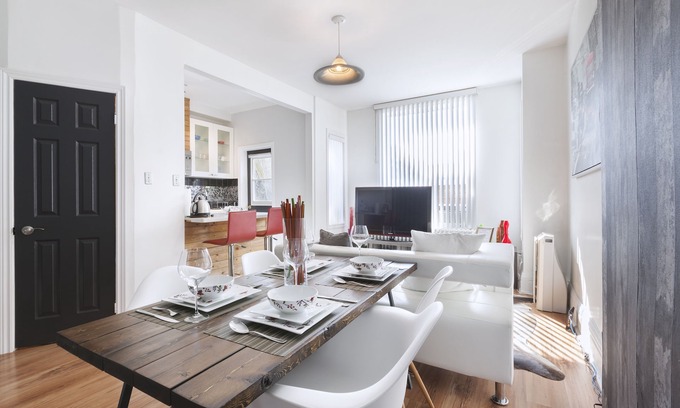 Parkdale Apartment | Chic Boutique Stylish Open concept 1 BR Suite w/Balcony Downtown Toronto