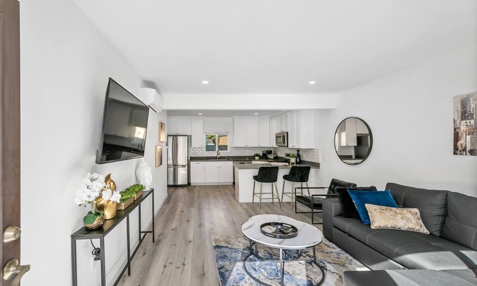 Mid City Apartment | Chic Central 1 BR Parking, Sofa Bed, Washer/Dryer