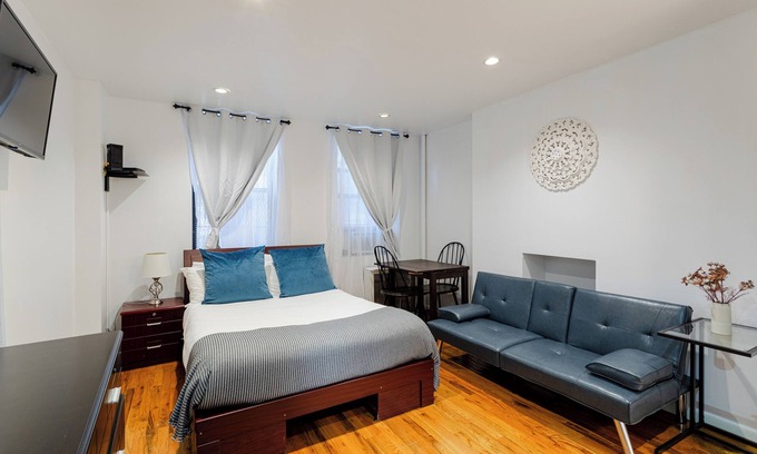 Midtown South Apartment | Chic Chelsea Studio 2RE in Flower District