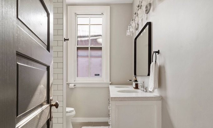 Fan District Apartment | *Chic City* 2bd/ba apt-Heart of the Fan-Walkability 110%
