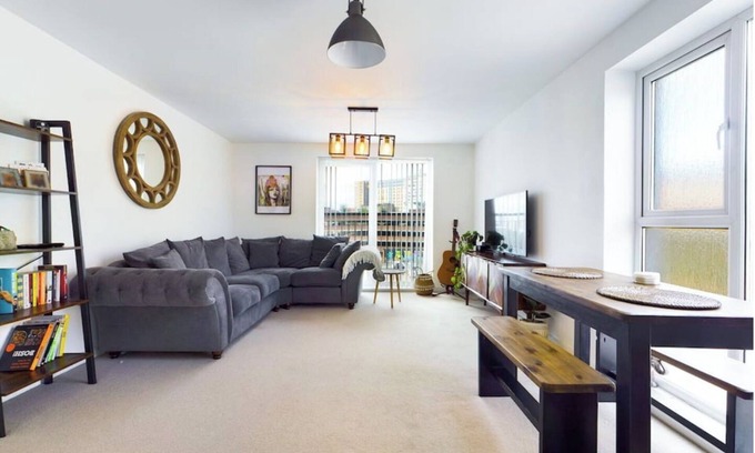 Landore House | Chic City Centre Apartment With Private Parking