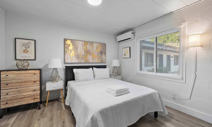 Near East Columbus Apartment | Chic City Retreat 93E
