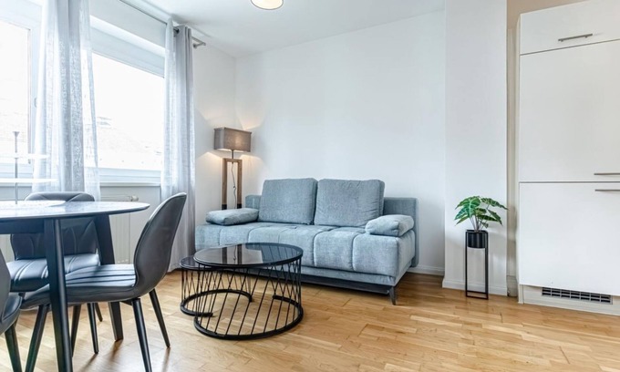Favoriten Apartment | Chic & Contemporary 1BR+1LR Apt. in Central Vienna