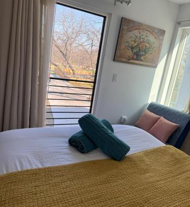 Blackshear-Prospect Hill House | Chic, Cozy & Comfort Modern Room