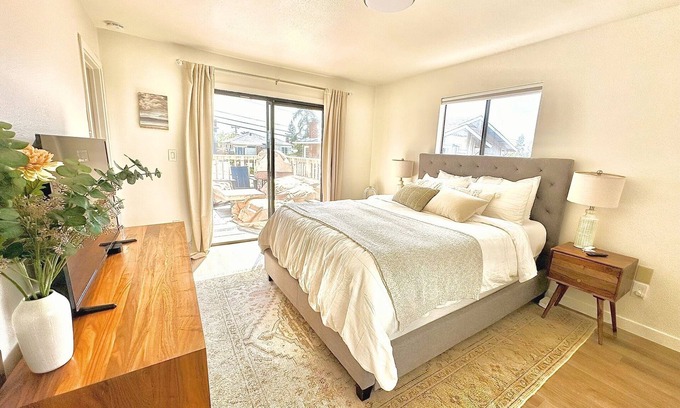 Oakmore Apartment | Chic & Cozy Oakland Getaway!