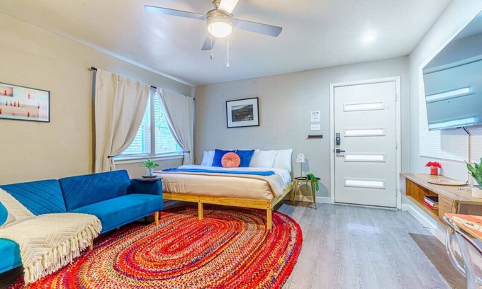 Allandale Apartment | Chic Deluxe Studio | Pet Friendly | 10 min to DT