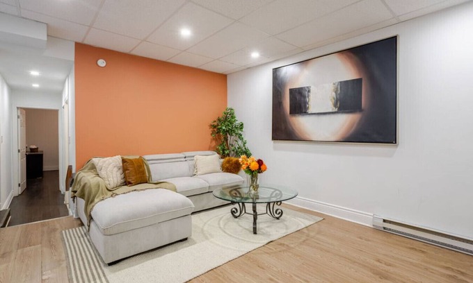 Downtown Montreal Apartment | Chic DT MTL Condo w/Rooftop, BBQ & Jacuzzi
