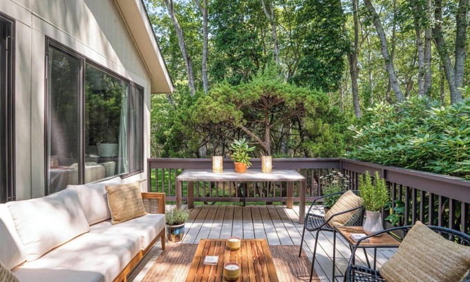 East Hampton House | Chic East Hampton Hideaway with Deck, Community Pool & Tennis