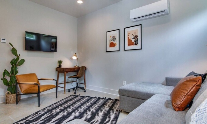 Greenwood House | Chic East Nashville Townhouse Retreat