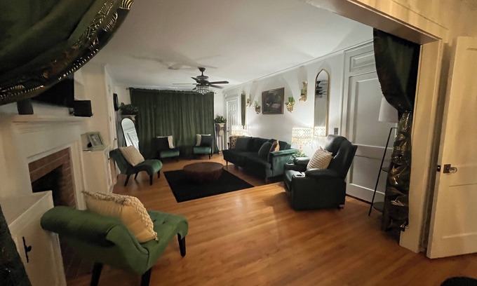 Andalusia House | Chic Escape 4BR-2BA Andalusia Retreat – Sleeps 10, King Suite & Twin Bunks