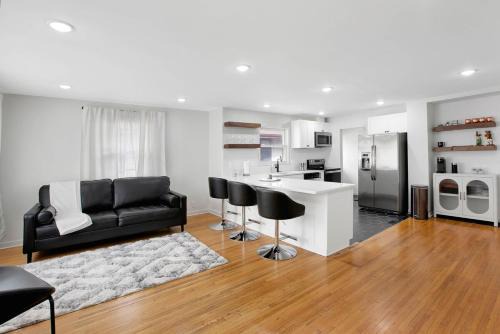 Diamond Lake Villa | Chic Escape Near Mall of America