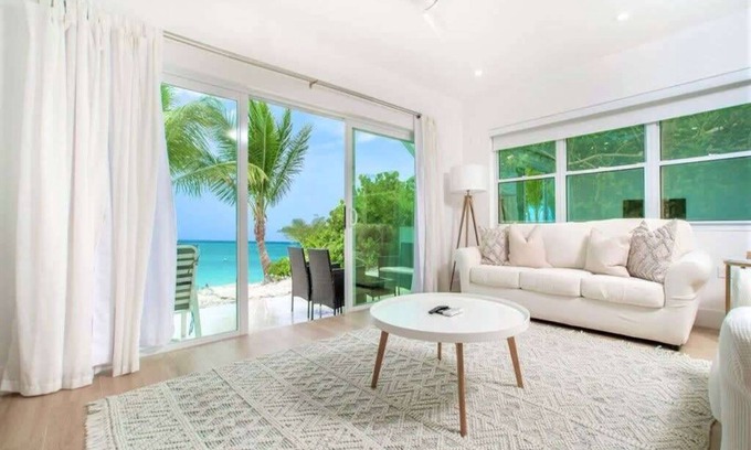 North Side House | Chic Family Friendly 3 Bed 2 Bath Beach Front Home