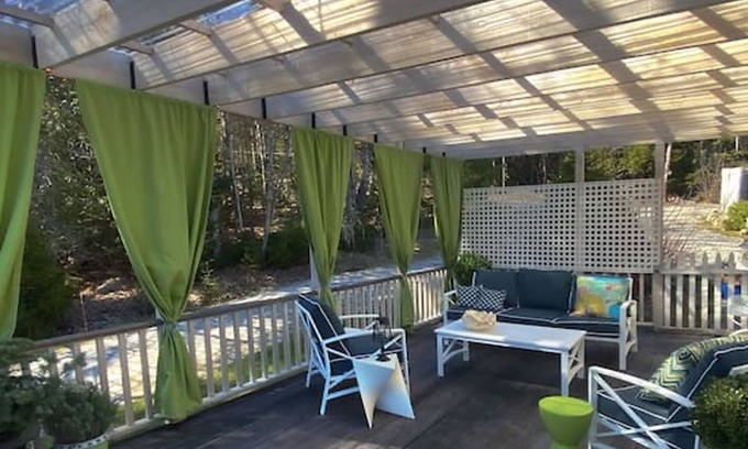 Blue Hill House | Chic Farmhse Cottage, private beach, WiFi unlimited streaming/zoom, A/C, 600sf