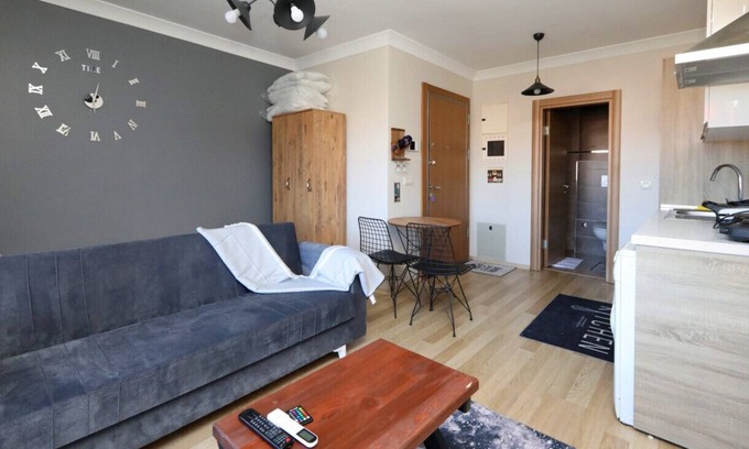 Pendik Apartment | Chic Flat w Balcony, 15 min to Airport and Viaport