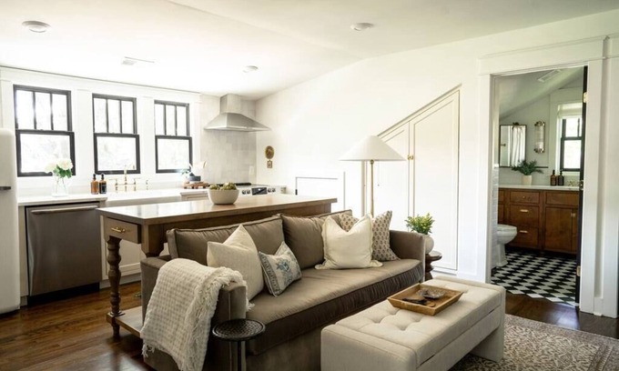 Rolling Acres House | Chic Haven: The Artisanal Carriage House