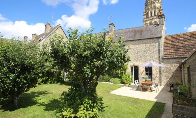 Sainte-Marie-du-Mont Cottage | Chic house at D-Day heart, private garden, Wifi, linens included