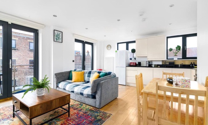 Haggerston Apartment | Chic Hoxton Shoreditch Balcony Flat 2 Bedroom 2 Bath Family Friendly