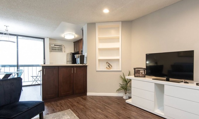 Tri-West Apartment | Chic Junior 1-Bedroom with Balcony & Pool in Fabulous West Hollywood