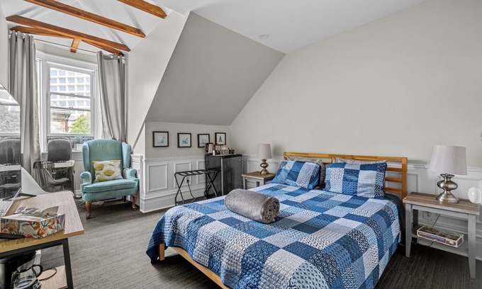 Downtown Halifax Apartment | Chic Loft suite with WiFi & AC in historic downtown town Halifax near waterfront