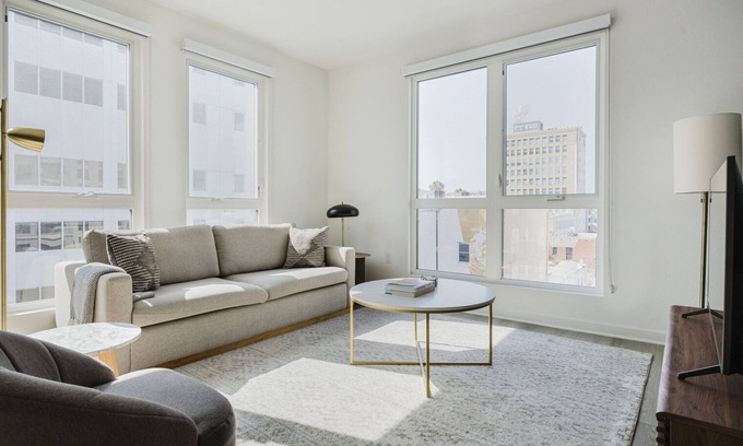Downtown Long Beach Apartment | Chic Long Beach 2BR w/Pool, Gym & Firepit, by Blueground