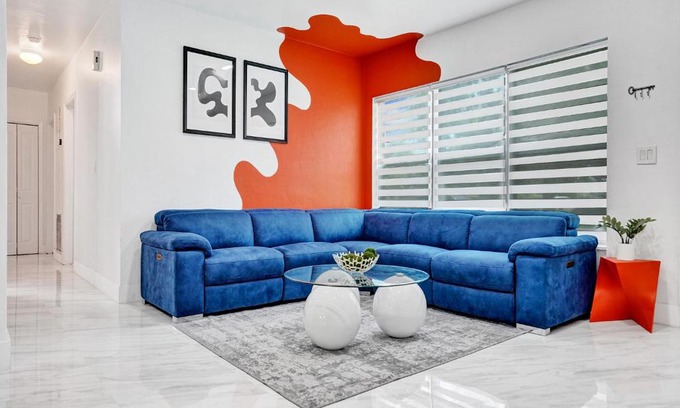 Golden Glades House | Chic Miami Escape- 4 Bedrooms, Game Room, Fire Pit, Pergola
