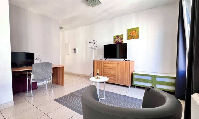 European Quarter Apartment | Chic & quiet 2 minutes from the European Parliament