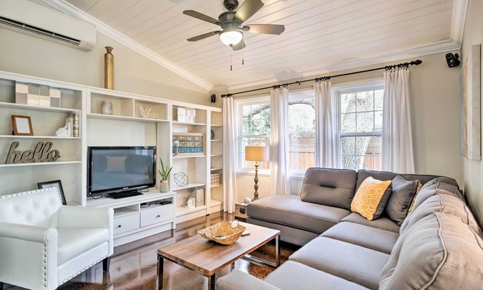 South Gate Ridge Cottage | Chic Sarasota Cottage: Near Beaches & Downtown!