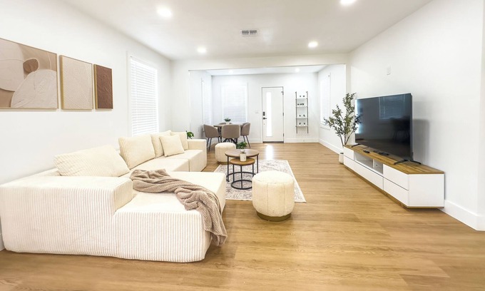 Sun Bay South House | Chic South Tampa dreamy house