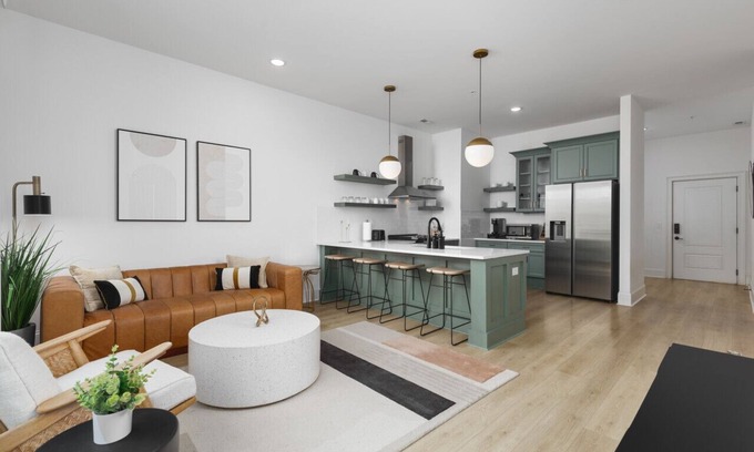Cleveland Park Condo | Chic Spacious 2 Bedroom Walk to Coffee+Restaurants