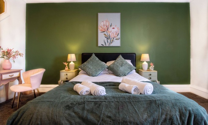Streatham Hill Apartment | Chic & Spacious 2 double bed flat in Tulse Hill
