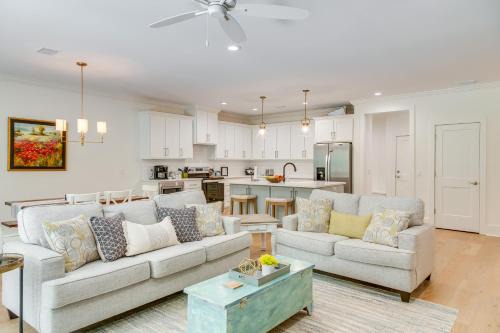 Saint Simons Heights House | Chic St Simons Island Vacation Rental with Backyard