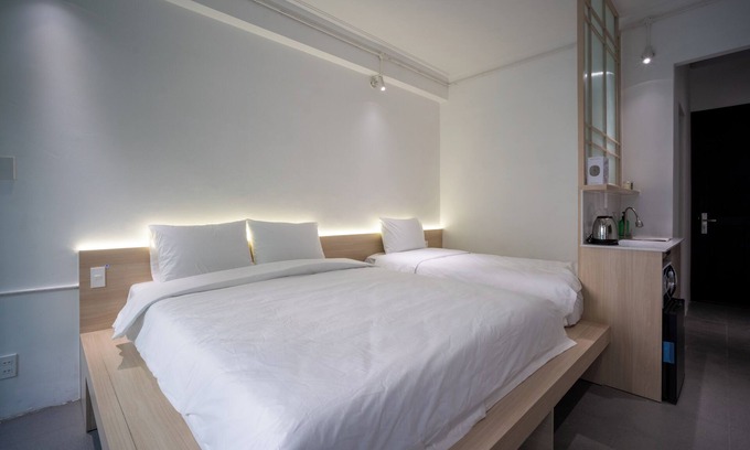 Phuong 6 Apartment | Chic Studio for 3 Guests with Private Balcony, Fast WiFi in vibrant Hồ Chí Minh