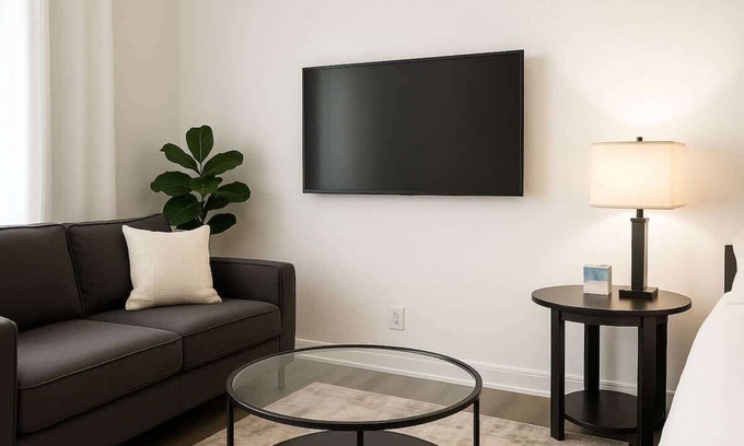 East Hyde Park Apartment | Chic Studio in Historic Hyde Park – Walk to Campus