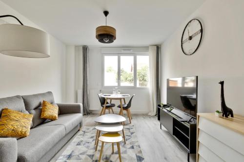 Bezons Apartment | Chic studio near Paris - La Defense